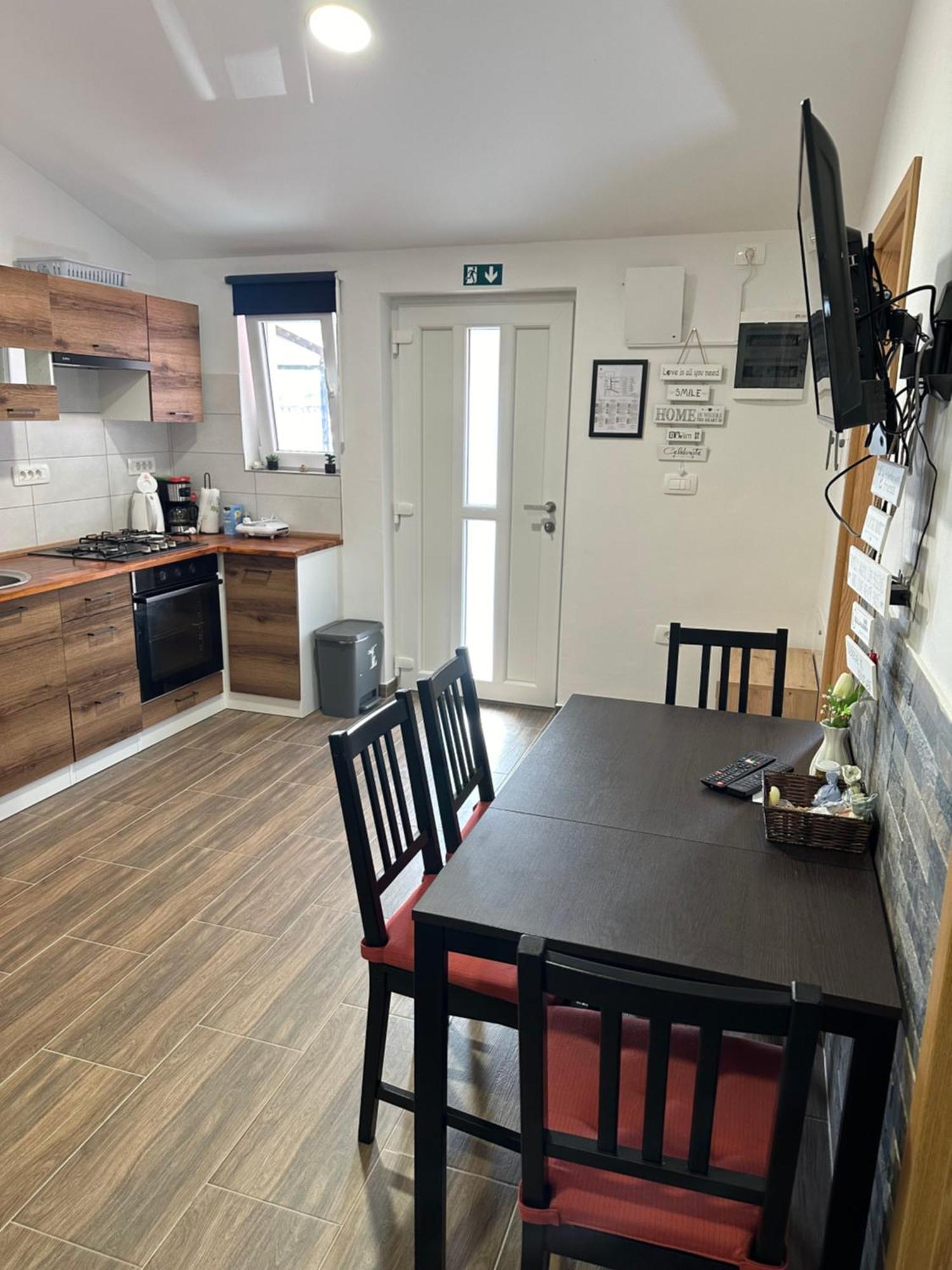 Apartma Mia Črni Kal Zewnętrze zdjęcie